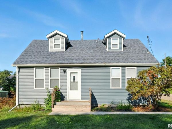 300 S 14TH Street , Leclaire, IA 52753
