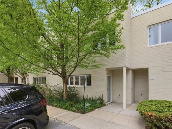 1085 S Park Terrace , Chicago, IL 60605