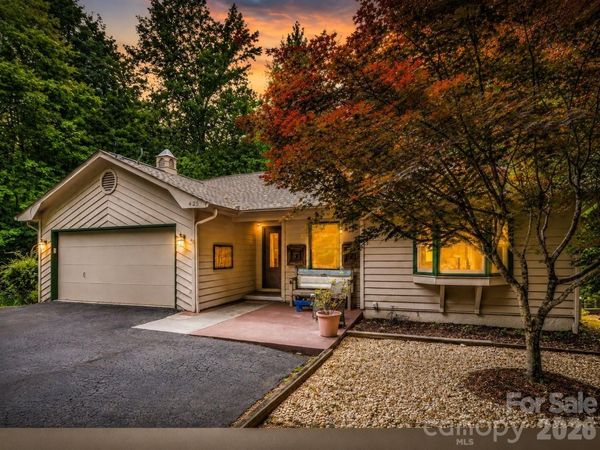 425 Winesap Boulevard , Lake Lure, NC 28746