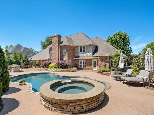 3 S Sherwood Drive , Rogers, AR 72758