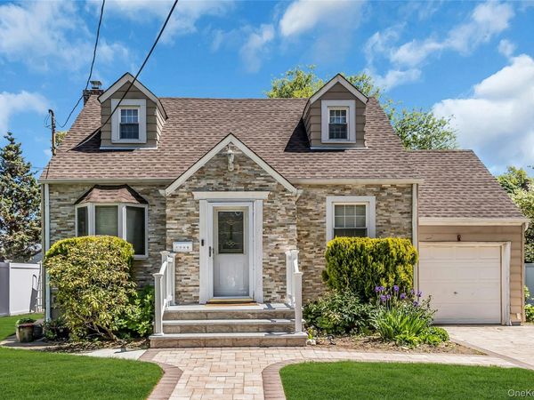 1395 Exeter Street , North Baldwin, NY 11510