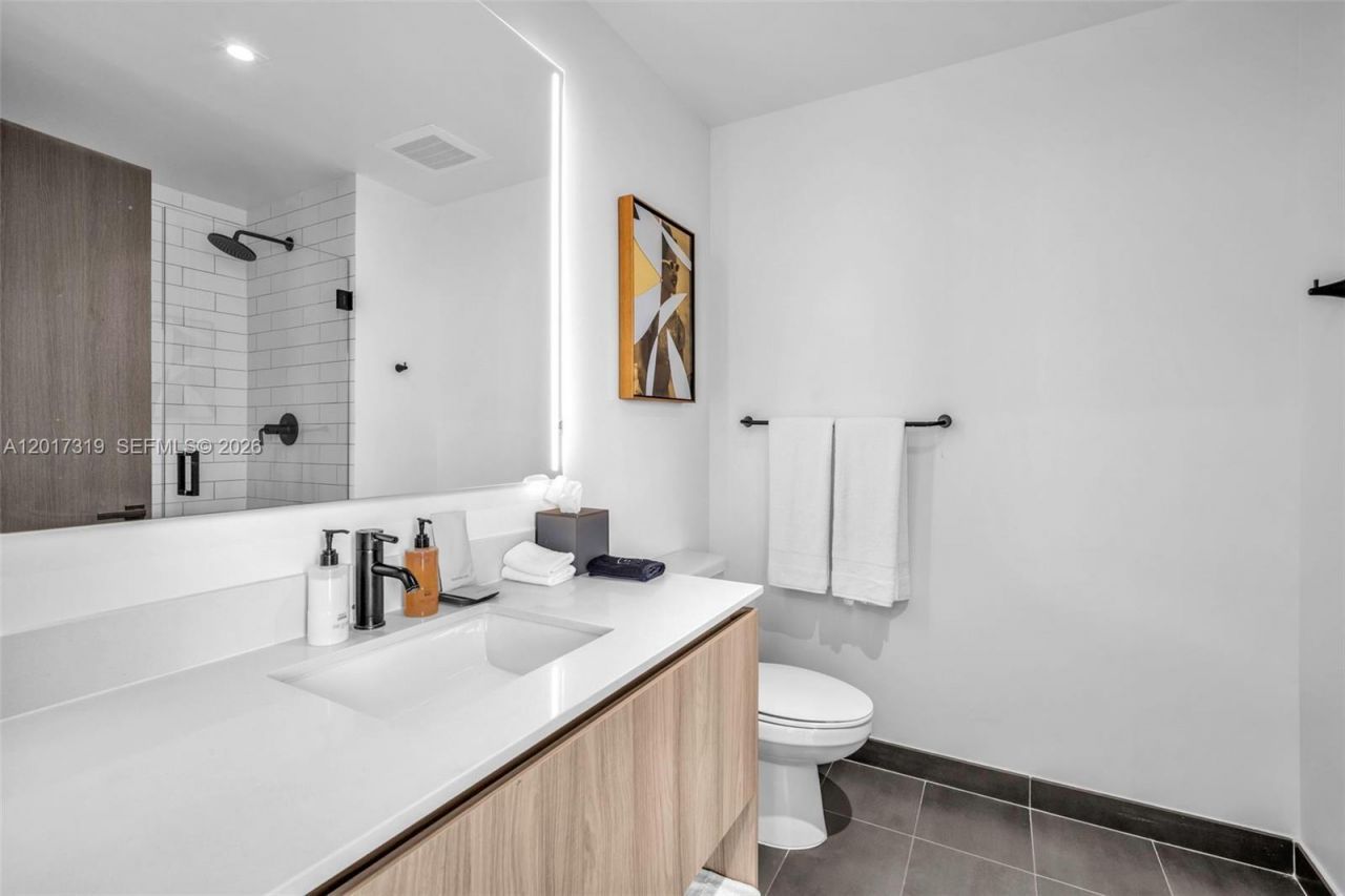 398 NE 5th St , Unit 4701, Miami, FL 33132 Photo