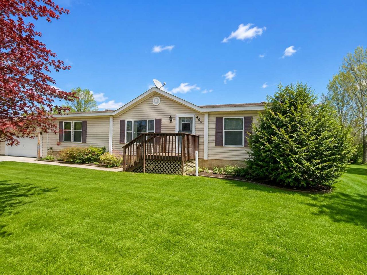 404 Hummingbird Lane , New York Mills, MN 56567