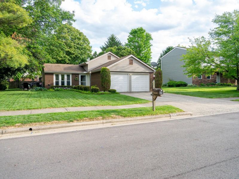 3539 Watergrass Hill Drive, Columbus, OH 43221 Photo 2