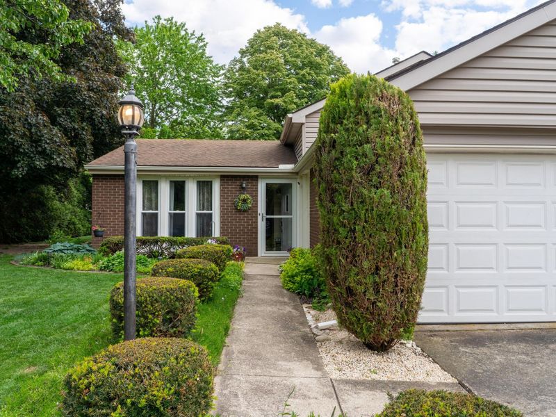 3539 Watergrass Hill Drive, Columbus, OH 43221 Photo 5