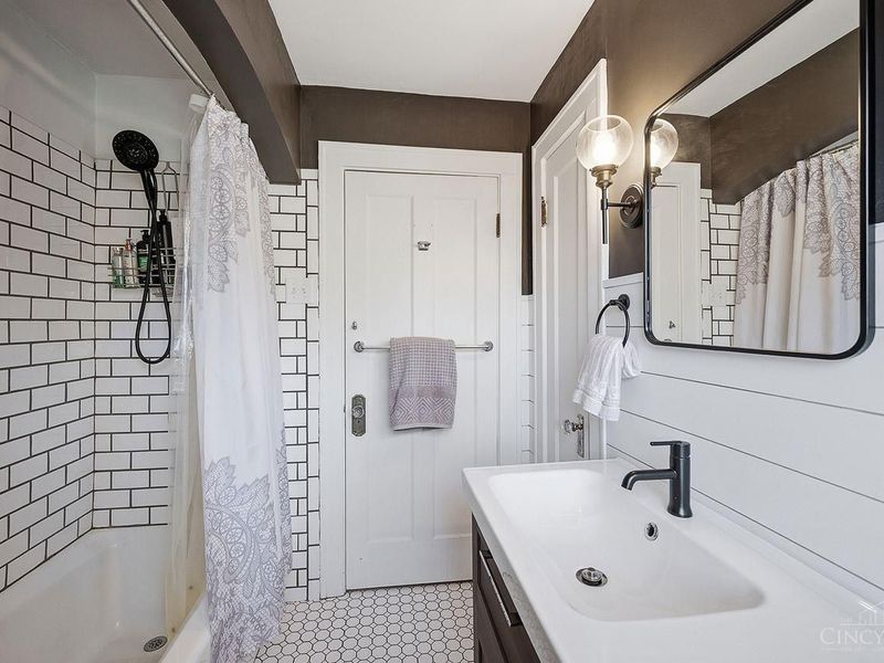 6244 Montgomery Road, Cincinnati, OH 45213 Photo 32