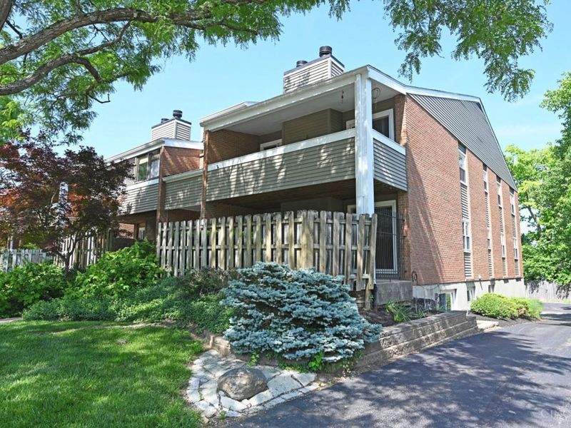 3433 Traskwood Circle, Unit B, Cincinnati, OH 45208 Photo 2