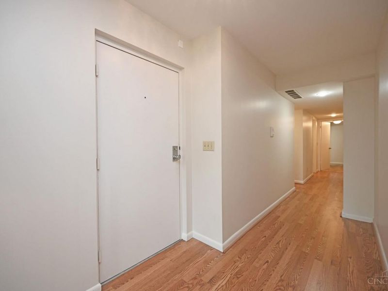 3433 Traskwood Circle, Unit B, Cincinnati, OH 45208 Photo 6