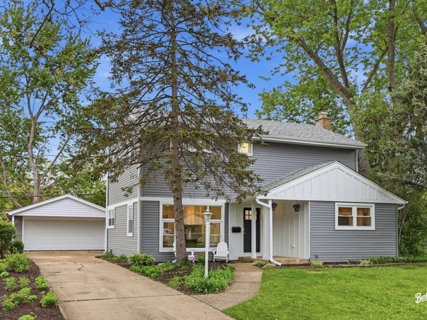 2002 Hawk Court, Rolling Meadows, IL 60008