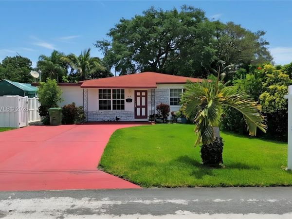 125 SW 3rd Ave , Hallandale Beach, FL 33009