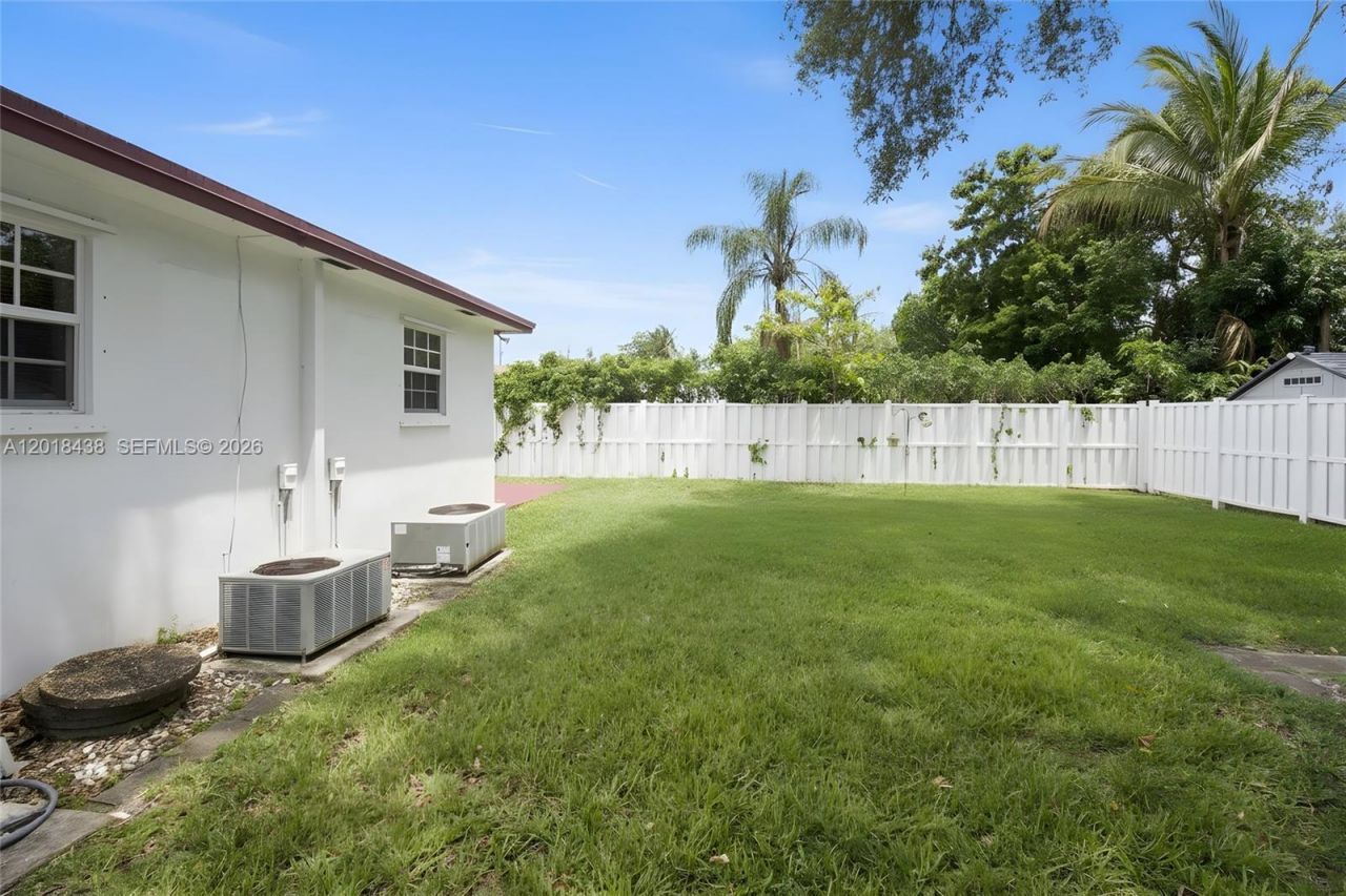 125 SW 3rd Ave, Hallandale Beach, FL 33009 Photo