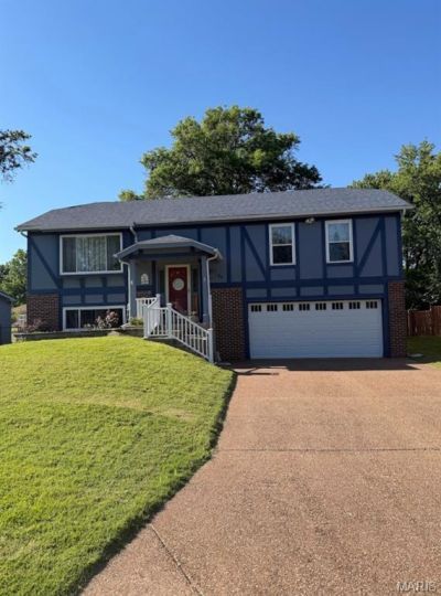 30 Trade Winds Drive , Saint Peters, MO 63376 Main Photo