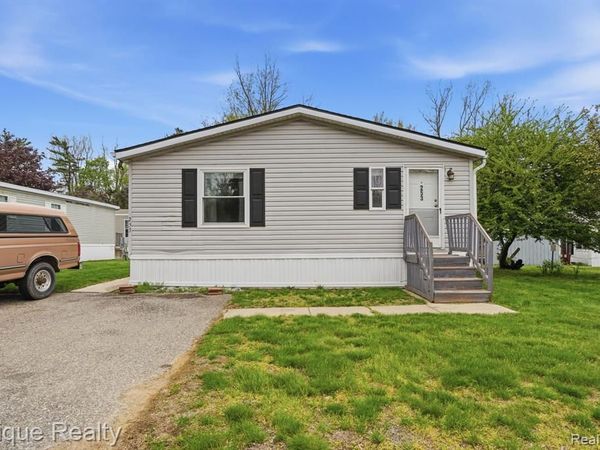 253 Parker Lake Drive, Oxford Twp, MI 48371