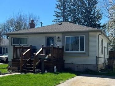 30 E Fairmount Avenue, Pontiac, MI 48340