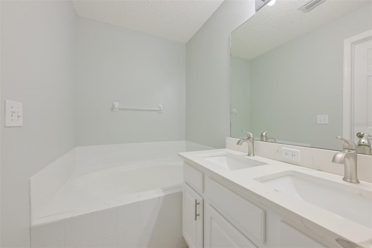 671 Vallance Way Ne, Saint Petersburg, FL 33716 Photo