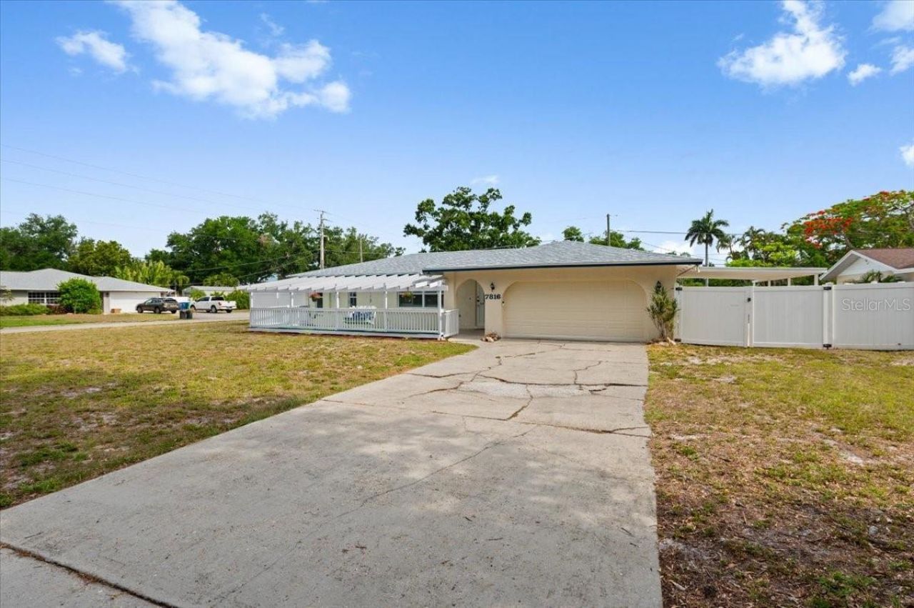 7816 3rd Avenue W, Bradenton, FL 34209 Photo