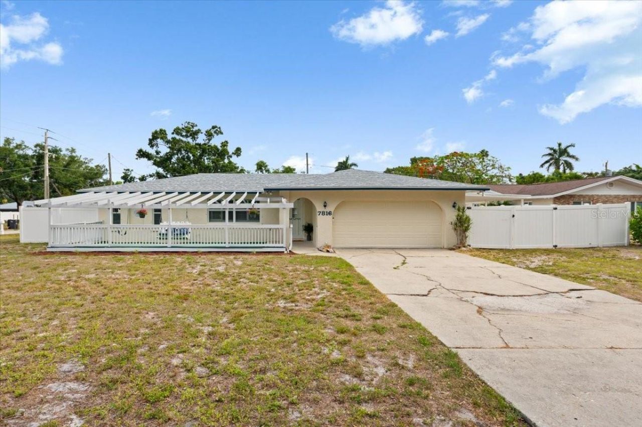 7816 3rd Avenue W, Bradenton, FL 34209 Photo