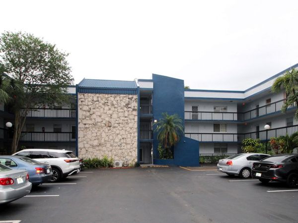 3090 Holiday Springs Boulevard, Unit 106, Margate, FL 33063