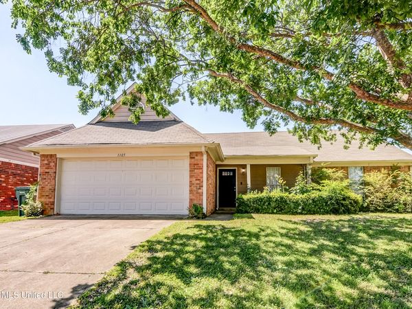 1105 S Parkview Circle, Southaven, MS 38671