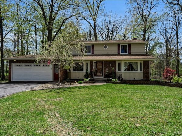 126 Amberwood Drive , Grand Island, NY 14072