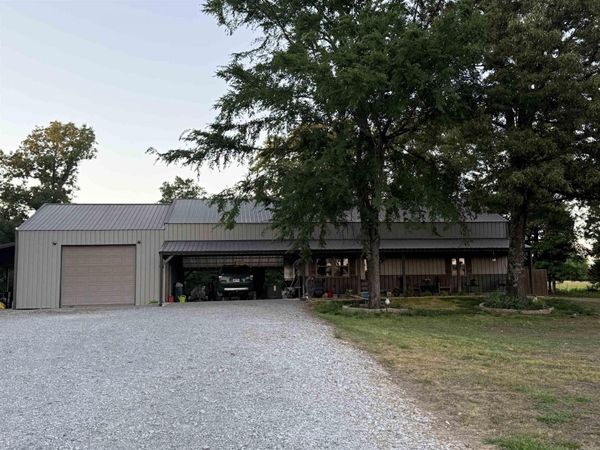 105 Old River Road, Newark, AR 72562