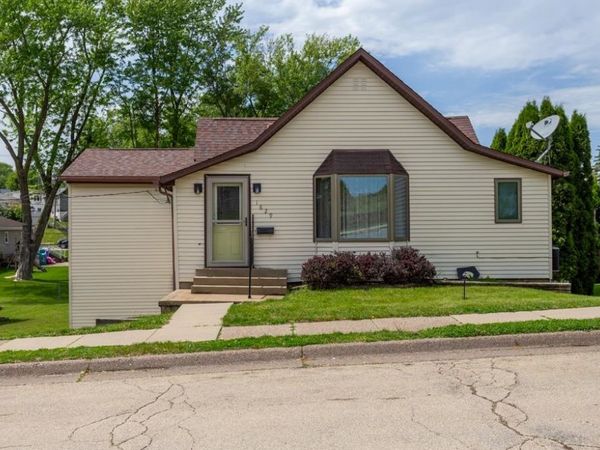 1629 McPoland Avenue, Dubuque, IA 52001