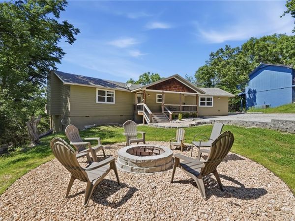 1 Dogwood Lane , Holiday Island, AR 72631