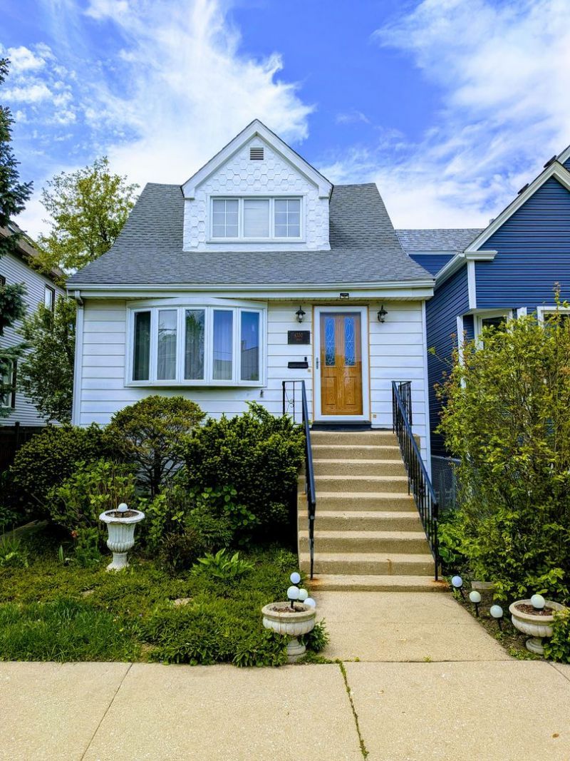 4330 N Avers Avenue, Chicago, IL 60618 Main Photo