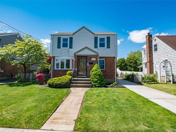 375 Latham Road , Mineola, NY 11501