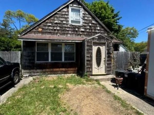 31 3rd Street , Ronkonkoma, NY 11779