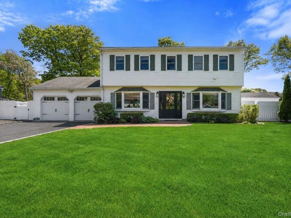 8 Russet Lane , Lake Grove, NY 11755