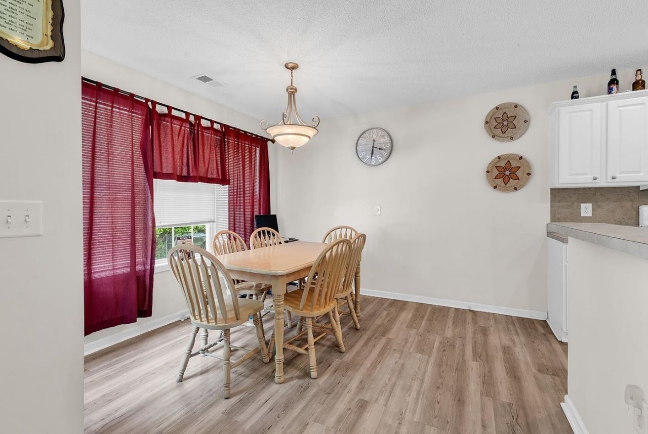 347 Harbour Reef Dr.  Photo 5