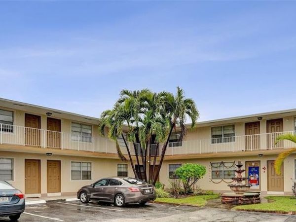 111 SE 4th Ave, Unit 8, Hallandale Beach, FL 33009
