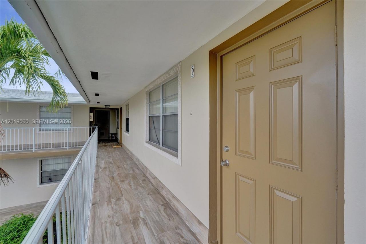 111 SE 4th Ave, Unit 8, Hallandale Beach, FL 33009 Photo