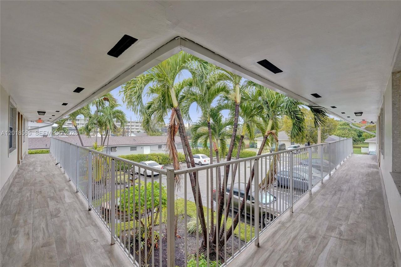 111 SE 4th Ave, Unit 8, Hallandale Beach, FL 33009 Photo