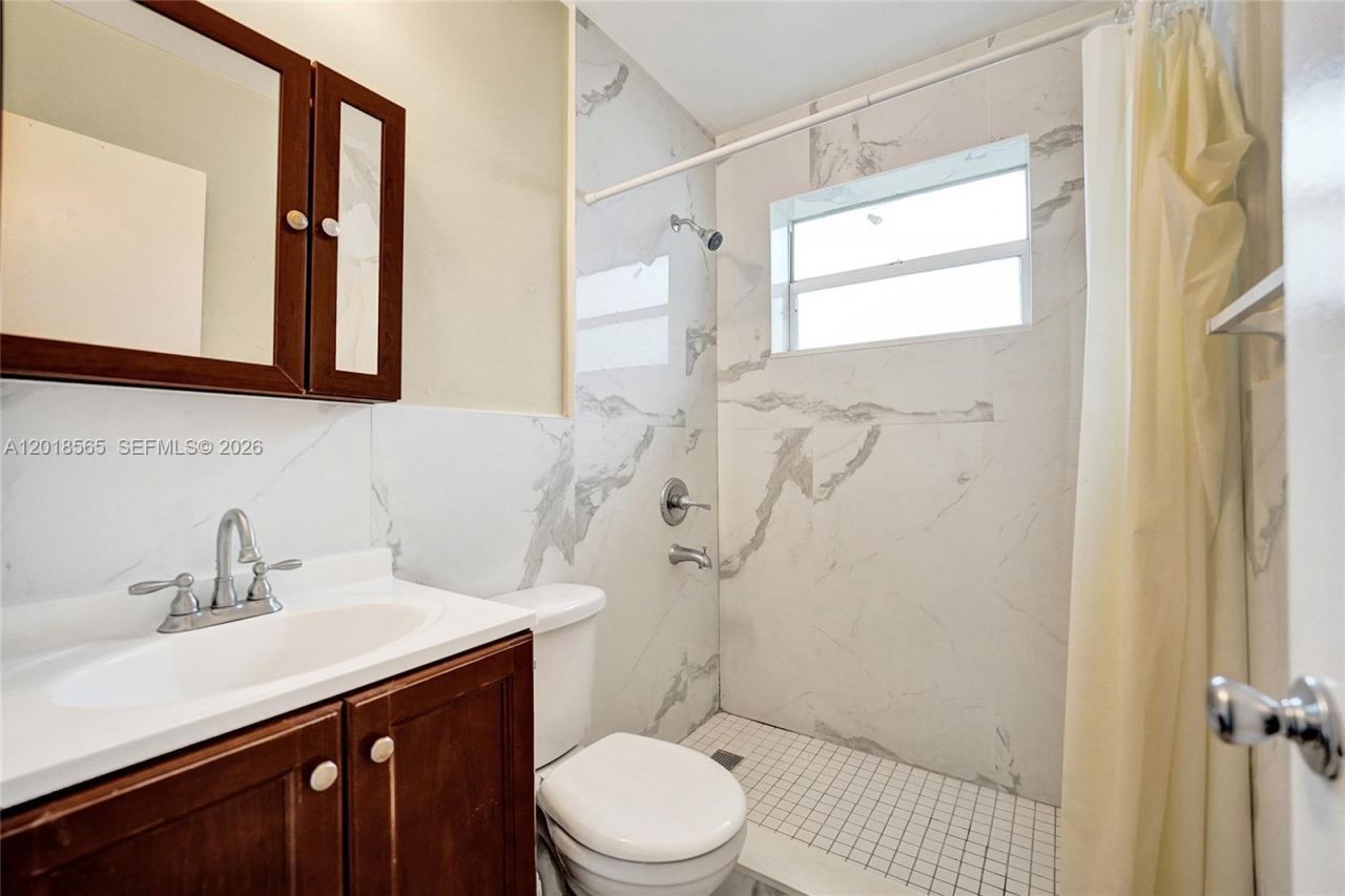 111 SE 4th Ave, Unit 8, Hallandale Beach, FL 33009 Photo