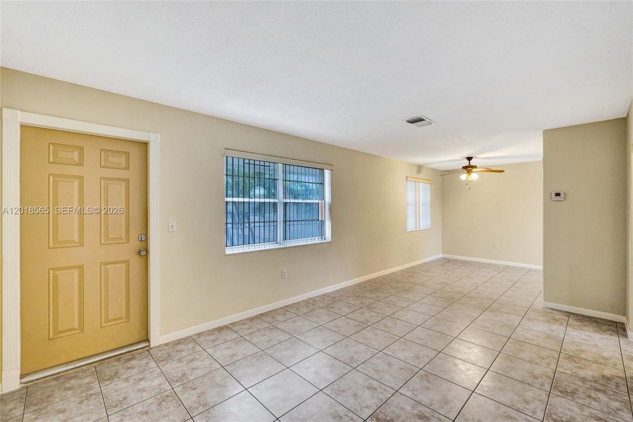 111 SE 4th Ave, Unit 8, Hallandale Beach, FL 33009 Photo