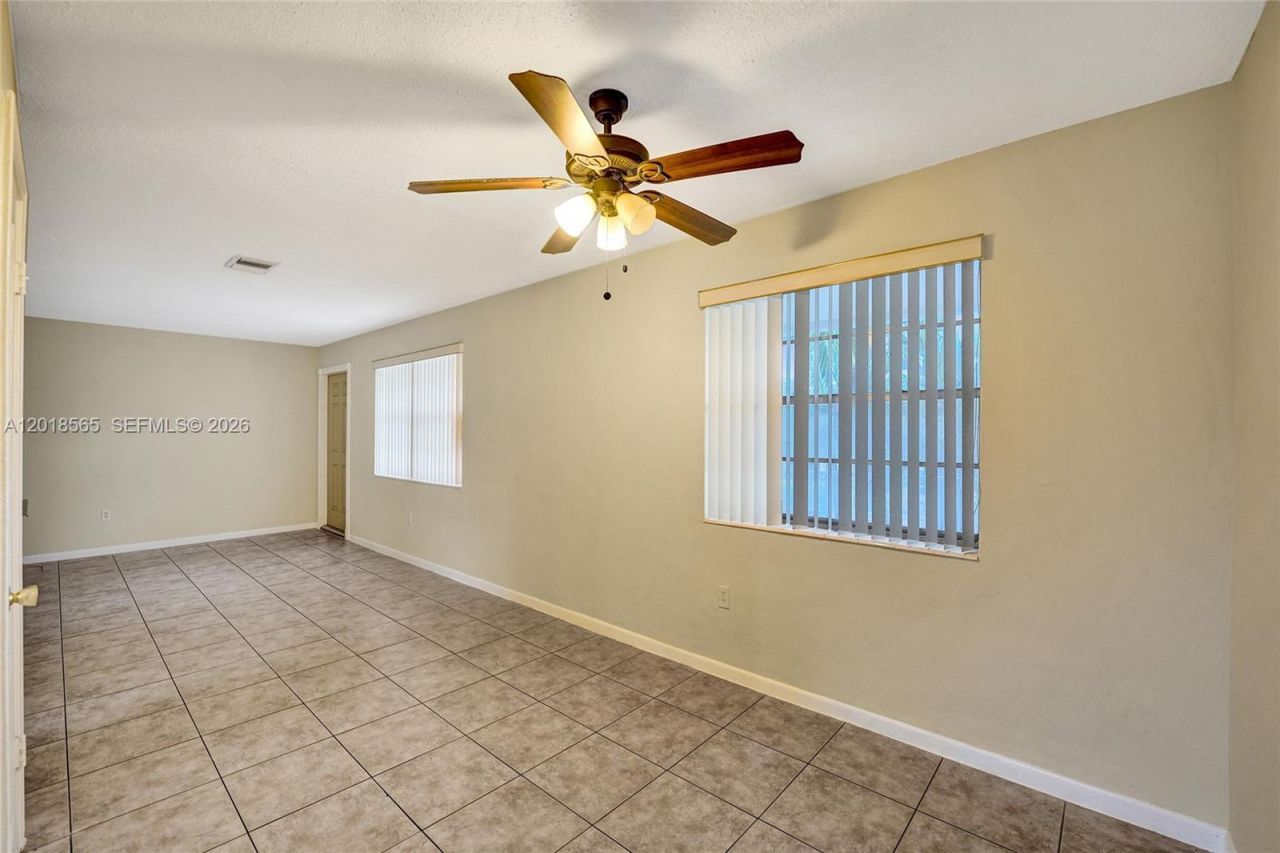 111 SE 4th Ave, Unit 8, Hallandale Beach, FL 33009 Photo