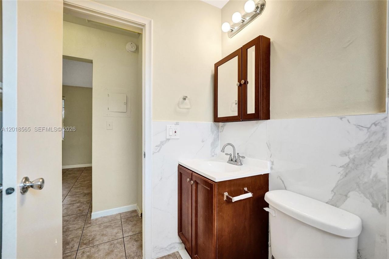 111 SE 4th Ave, Unit 8, Hallandale Beach, FL 33009 Photo