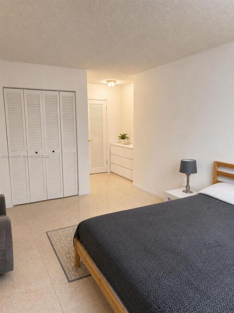 1833 S Ocean Dr , Unit 805, Hallandale Beach, FL 33009 Photo