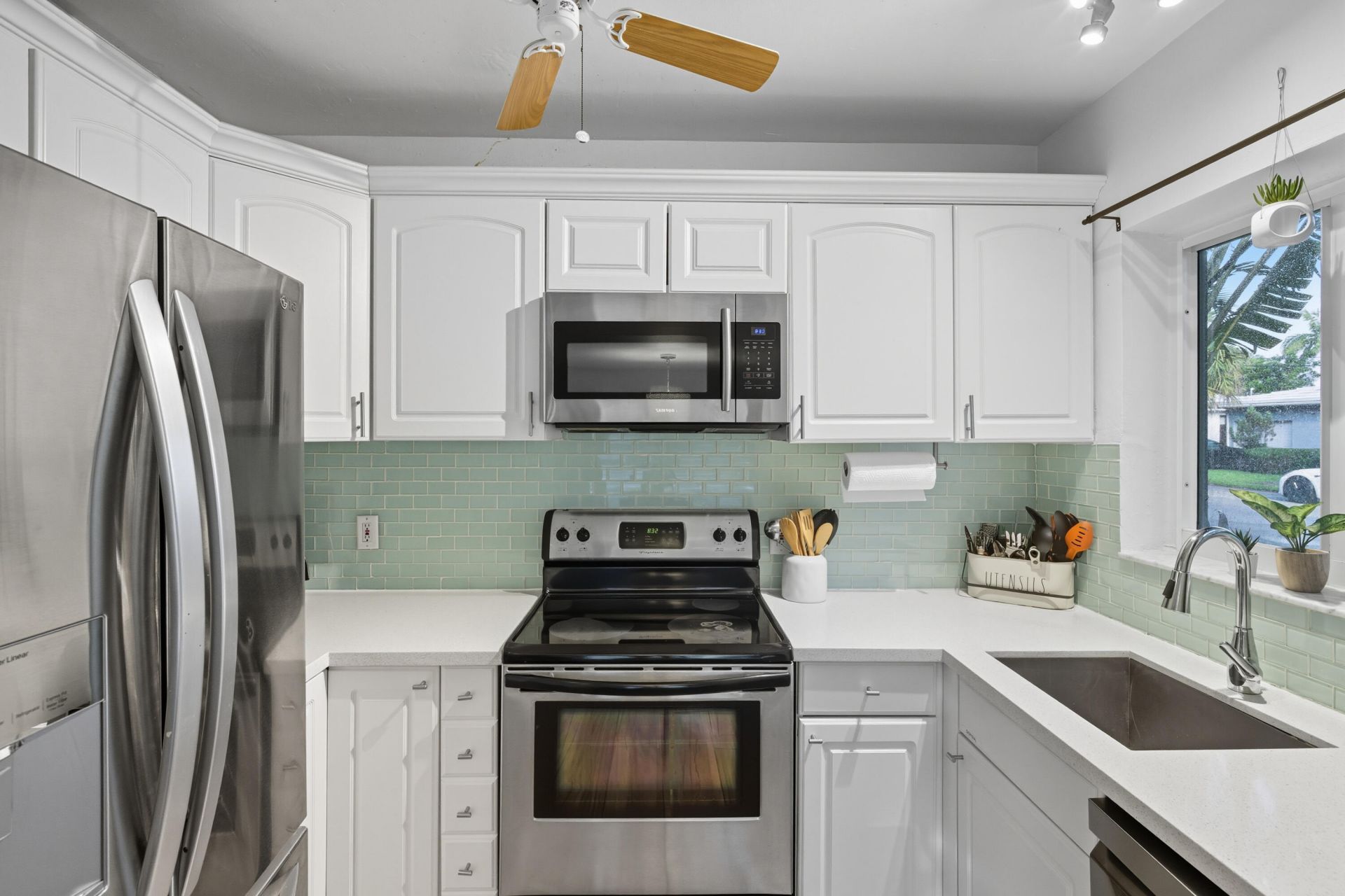 1145 NE 17th Way, Unit 1-2, Fort Lauderdale, FL 33304 Photo
