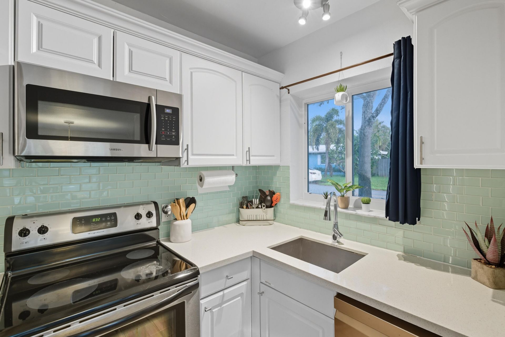 1145 NE 17th Way, Unit 1-2, Fort Lauderdale, FL 33304 Photo