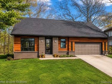 2404 Uplong Street, West Bloomfield Twp, MI 48324