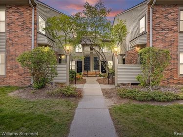 20745 Indian Creek Drive, Farmington Hills, MI 48335