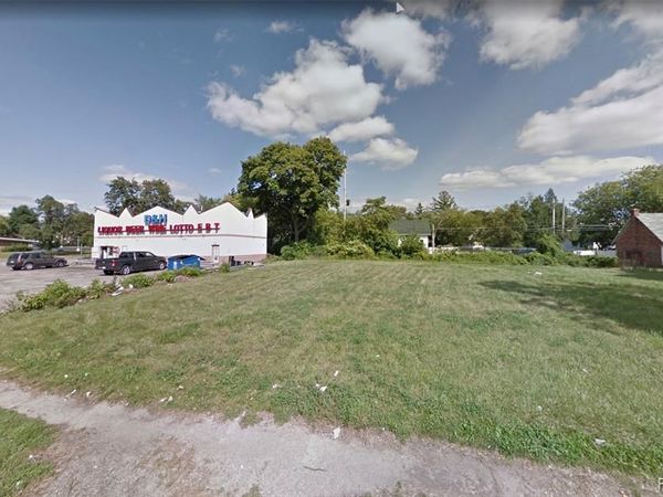 2134 Martin Luther King Avenue , Flint, MI 48503