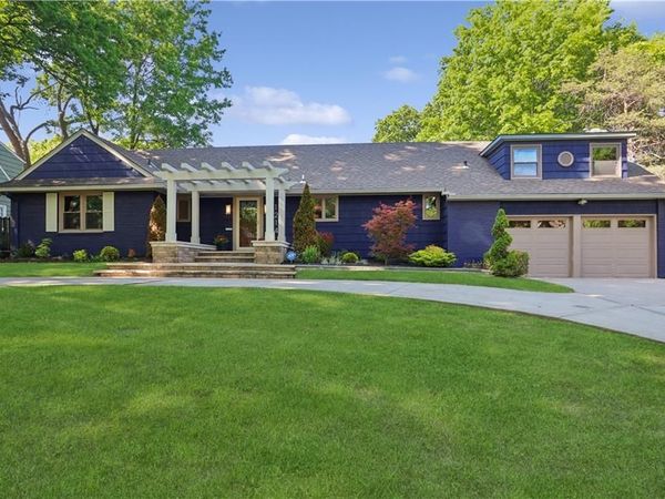 1214 W Gregory Boulevard, Kansas City, MO 64114