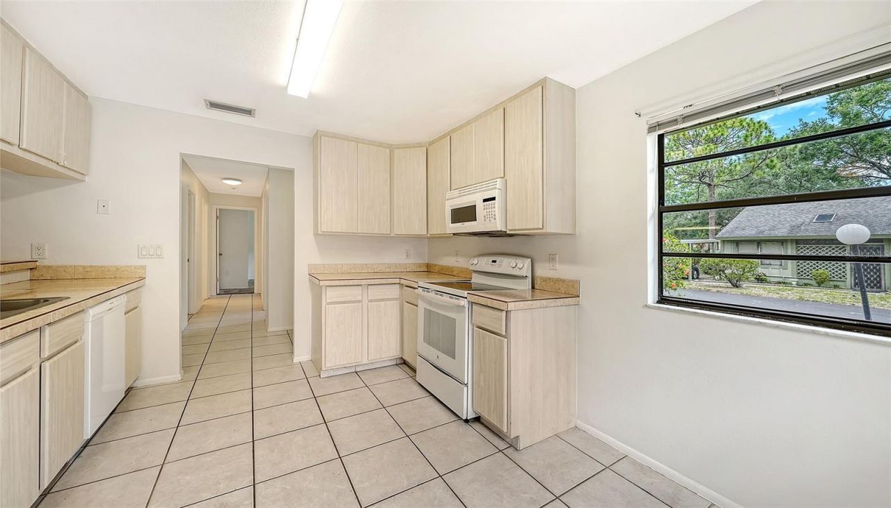 5010 Barrington Circle, Unit 2001, Sarasota, FL 34234 Photo