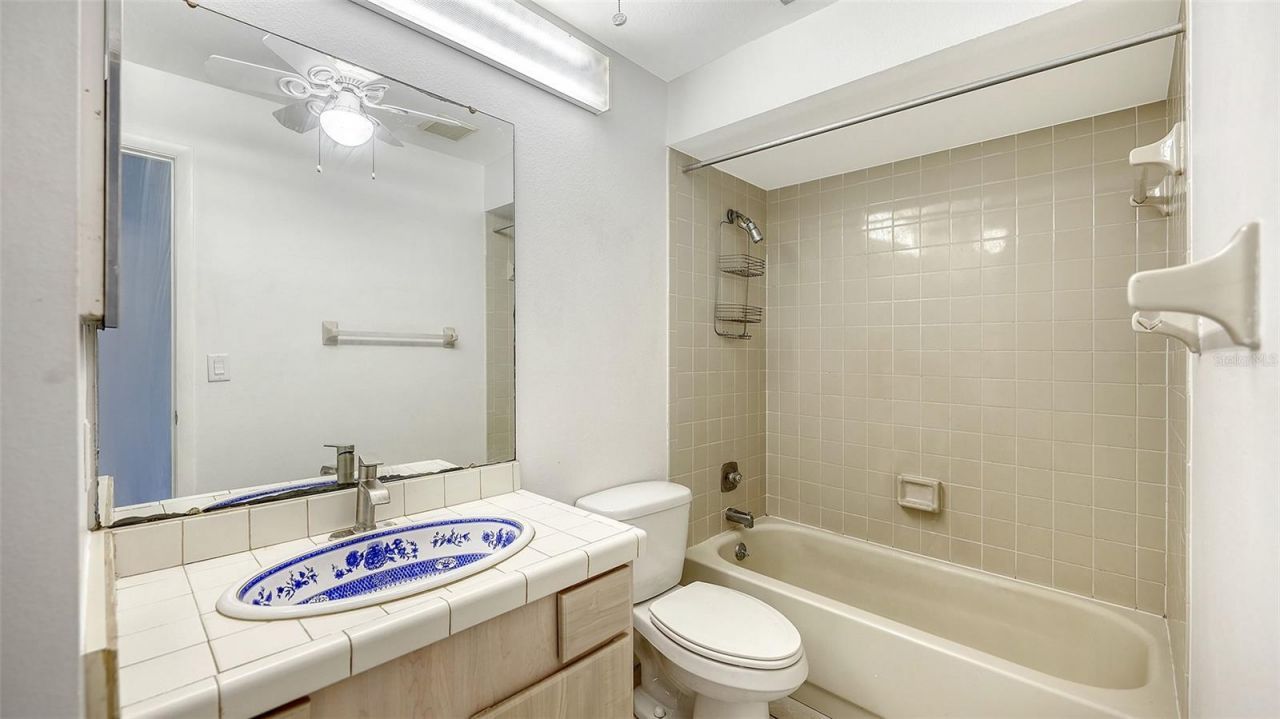 5010 Barrington Circle, Unit 2001, Sarasota, FL 34234 Photo