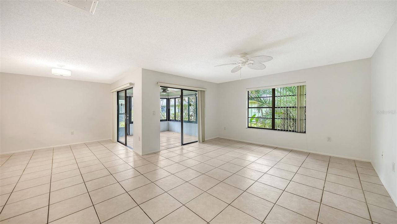 5010 Barrington Circle, Unit 2001, Sarasota, FL 34234 Photo