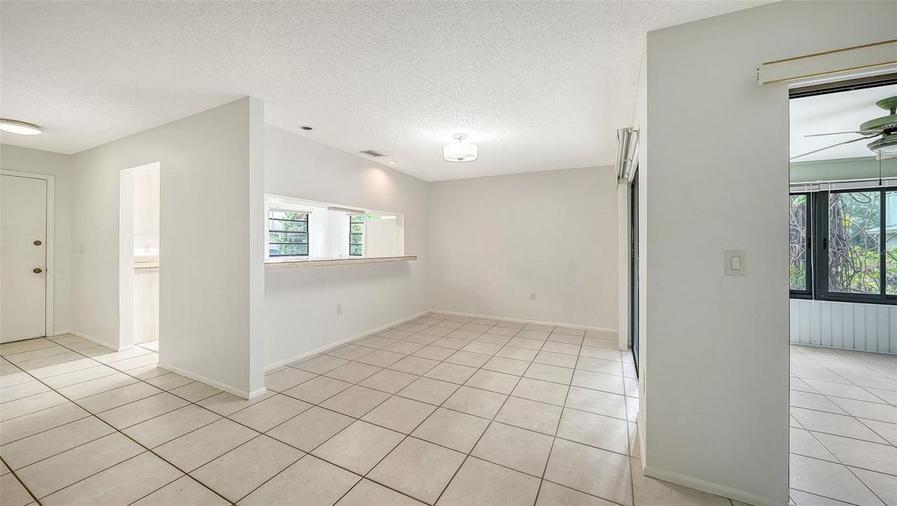 5010 Barrington Circle, Unit 2001, Sarasota, FL 34234 Photo